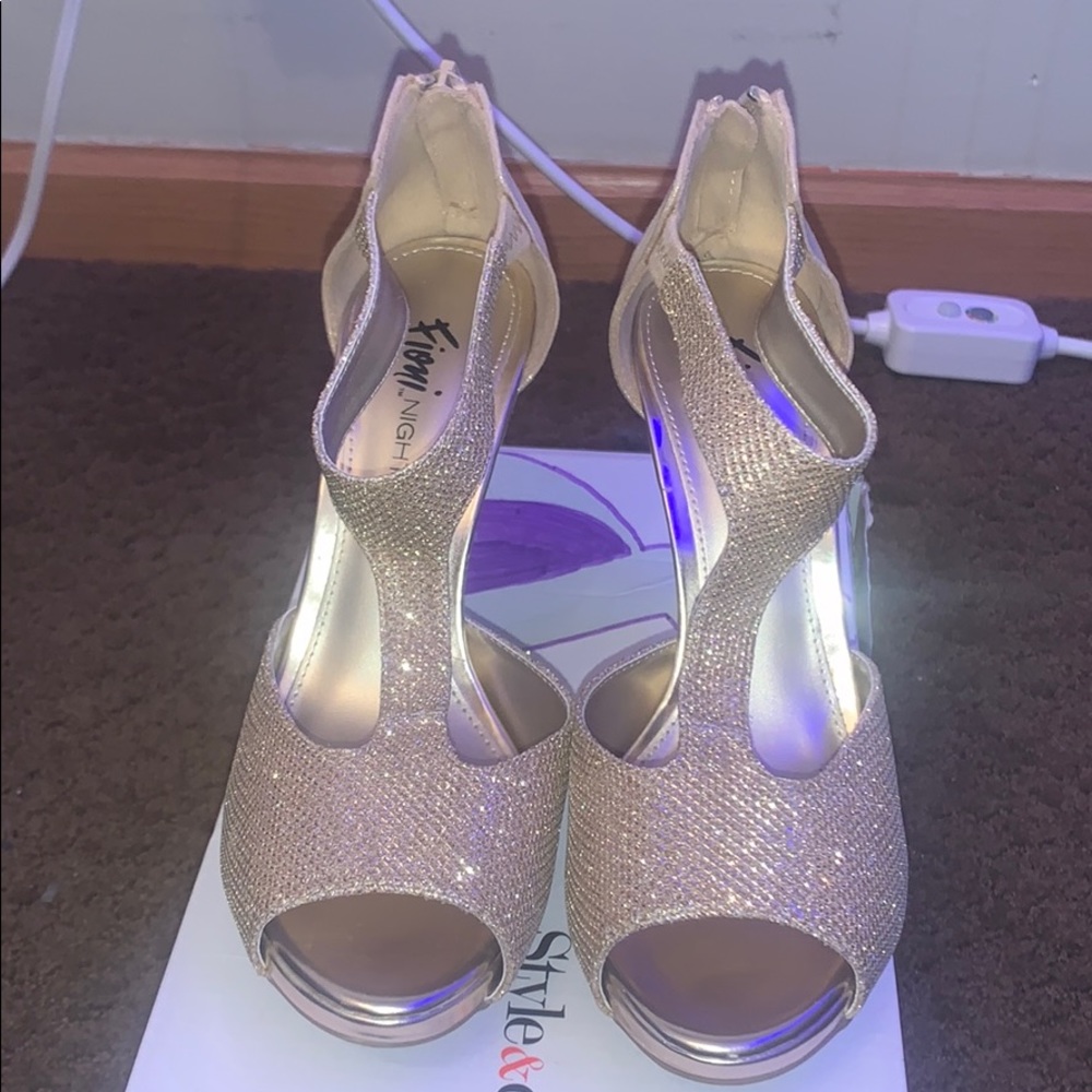 Sparkly gold heels 6 1/2
